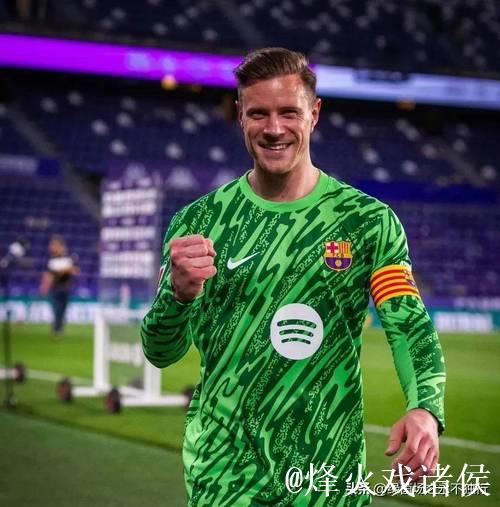 巴萨官宣：特尔施特根通过体检，入选对阵法国名单